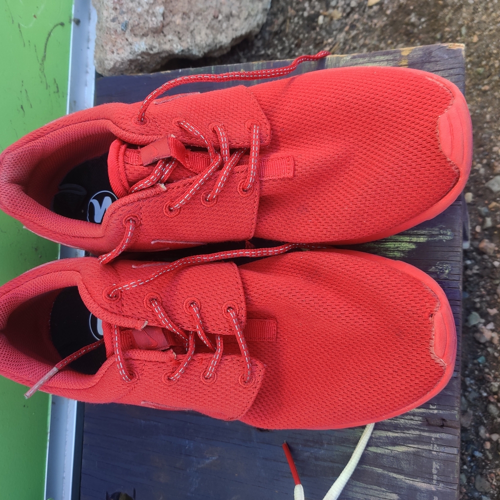 Nike Red Athletic Shoes Sleek Design Lightweight